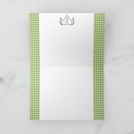 恋に落ちたロマンチックな猫たち 緑のハート柄のギンガム ウェディング サンキューカード (内部)