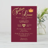 恋に落ちた秋のバーガンディの赤のブライダルシャワー 招待状 (スタンド正面)