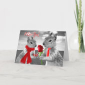 恋に落ちた赤いハートとの記念日リス カード (正面)