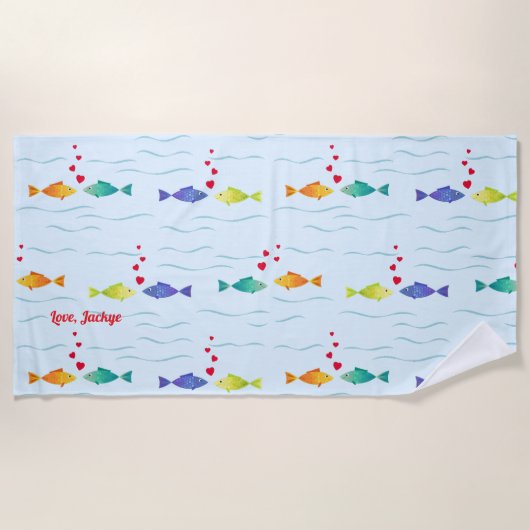 恋に落ちる可愛いロマンチックな海魚 ビーチタオル (正面)