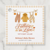 恋に落ちる秋の赤ちゃん服ベビーシャワー フェイバータグ (正面)