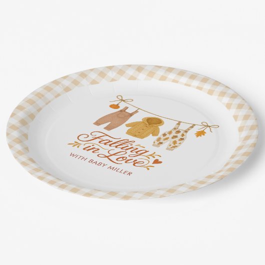 恋に落ちる秋の赤ちゃん服ベビーシャワー ペーパープレート (アングル)