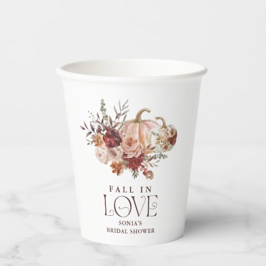 恋に落ちる' 秋の花を添えたパンプキン ブライダルシャワー 紙コップ (正面)