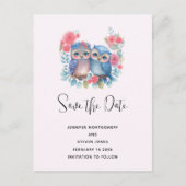 恋のフクロウ木の枝に座って日付を保存 インビテーションポストカード (正面)