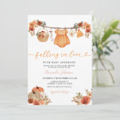 恋の服に落ちる女の子赤ちゃんシャワー 招待状 (スタンド正面)