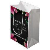 恋の花開き：フルフローラ結婚テーマ ミディアムペーパーバッグ (正面アングル)