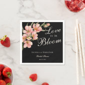 恋はピンクの桜の中で開花 ブライダルシャワーパーティ スタンダードカクテルナプキン (インサイチュ)