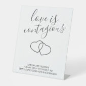 恋は伝染結婚する 台座サイン (正面)