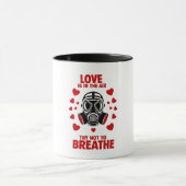 恋は息をしないようにしようとしてる マグカップ (中央)