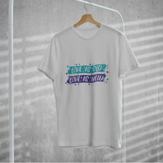 恋は新しい Tシャツ