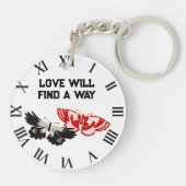 恋は蝶との道を見つけるヴィンテージ キーホルダー (裏面)