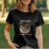 恋は遅いが待つ価値がある可愛い怠け者 Tシャツ