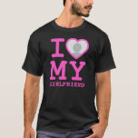 恋人が今まで以上に好き Tシャツ<br><div class="desc">文字セリフのフォントとガールフレンドの写真を大明るい赤紫色のネオンピンクのハートに変え、このおかしなシャツテンプレートで、「I Love My Garlefned」を今までになく高くカッコいい作り上げる。自分の写真、名前、または任意の文字を追加しパーソナライズされたます。Tシャツのデザイン「I Love My Glarfend」は、ミルトン・グレイザー製の「I love NY」ロゴTシャツグラフィックデザインでインスパイア、Glazerが使用するオリジナル丸型スラブSERIFタイプライターの代わりに、Courier New Slabフォントを使用しました。これで恋人にユニークプレゼントして、私は彼女のTシャツが大好き！</div>
