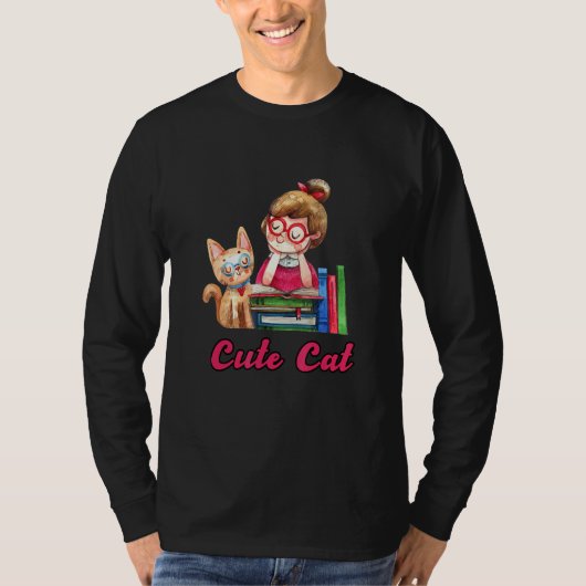 恋人のために本を読むリラックスタイムの猫 Tシャツ (正面)