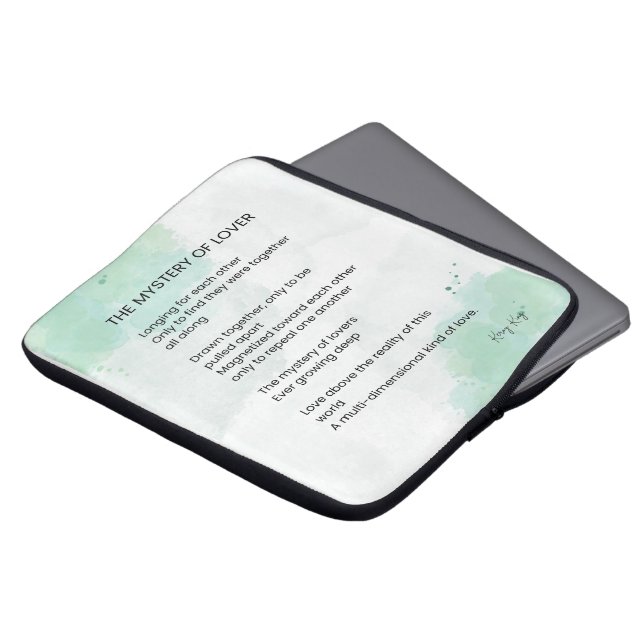恋人の謎 – 愛の詩 ラップトップスリーブ (正面上部)