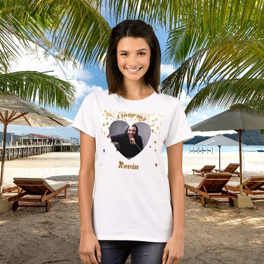 恋人への愛が詰まったハートの写真フレームに名前を入れて Tシャツ