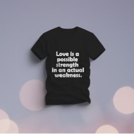 恋愛は実際の弱さの中に起こり得る強みである Tシャツ