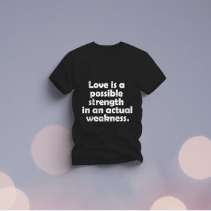 恋愛は実際の弱さの中に起こり得る強みである Tシャツ
