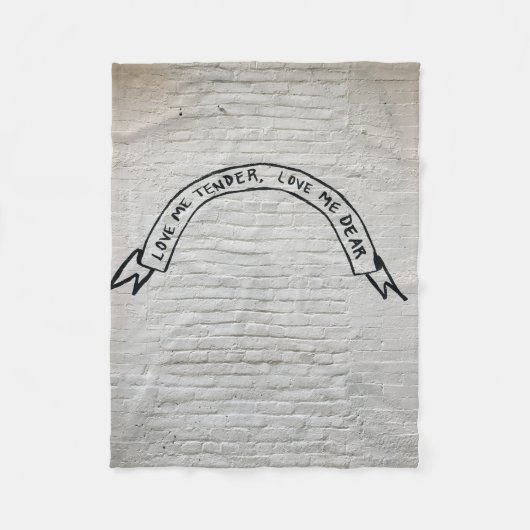 恋愛は私を優しく愛する壁の親愛引用文 フリースブランケット (正面)