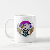 恐いライダーの©のマグ コーヒーマグカップ (左)