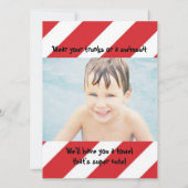 恐い鮫の誕生日のプールを囲んでのパーティの招待 招待状 (裏面)