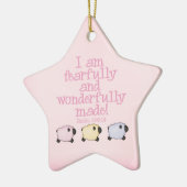 恐る恐るそしてすばらしく作られる-ピンク セラミックオーナメント (左)