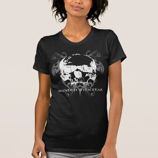 恐れと決め付けられる Tシャツ (正面)