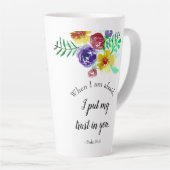 『恐れと神の信頼』に関する聖書のフローラ カフェラテマグ (右アングル)