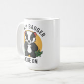 恐れを知らない野生動物の野生動物の上のハニーバッガーモード コーヒーマグカップ (正面左)
