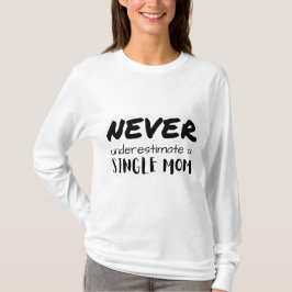 恐れを知らぬ 強靭な ママ  女性力を応援するTシャツ Tシャツ