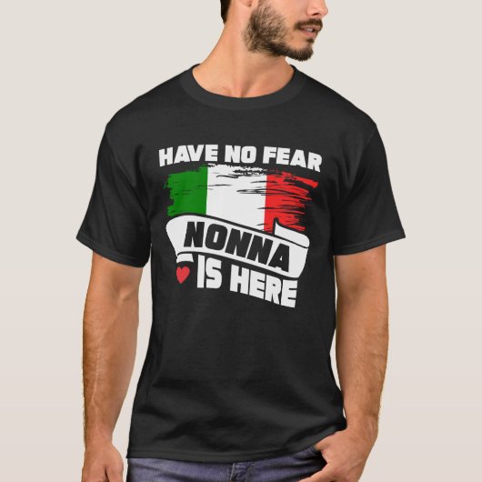 恐れNonnaをここにありますイタリアンな祖母持たないで下さい Tシャツ (正面)