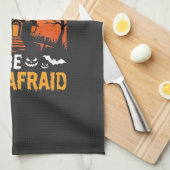 恐ろしいお化け屋敷のハロウィンデザイン キッチンタオル (四つ折り)