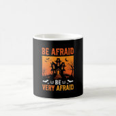 恐ろしいお化け屋敷のハロウィンデザイン コーヒーマグカップ (中央)