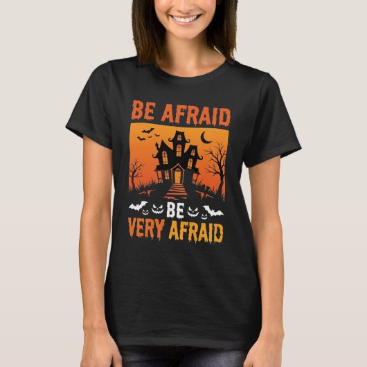恐ろしいお化け屋敷のハロウィンデザイン Tシャツ (正面)