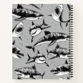 恐ろしいサメの柄名が黒い子ども ノートブック (裏面)