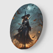 恐ろしいハロウィーンの魔女だ。 ラージ壁時計 (傾斜)