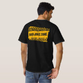 恐ろしい文字デザイン注意パパジョークゾーンTシャツ Tシャツ (裏面フル)