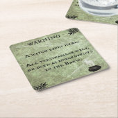 恐ろしい警告ハロウィーンの魔女が住んでいる スクエアペーパーコースター (アングル)