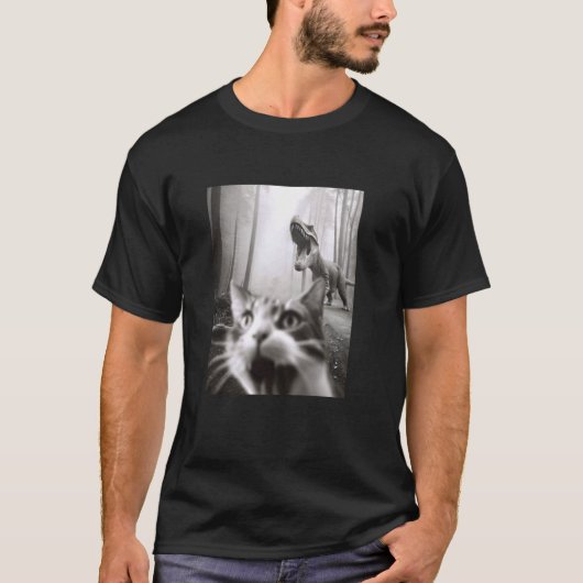 恐ろしいTレックス恐竜の自撮りをする猫のミームS Tシャツ (正面)