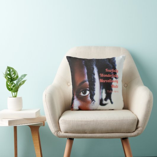 恐ろしくクリスチャンの黄色を作った民族女性 クッション (椅子)