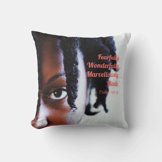 恐ろしくクリスチャンの黄色を作った民族女性 クッション (正面)