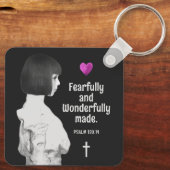 恐ろしく不思議な作りのかわいい女の子クリスチャン キーホルダー (裏面)