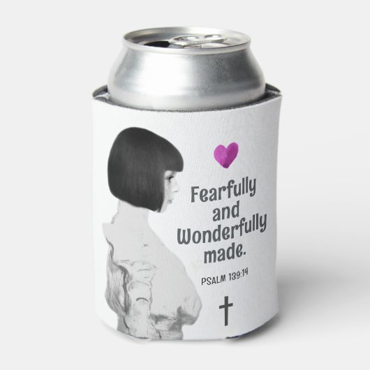 恐ろしく不思議な作りのかわいい女の子クリスチャン 缶クーラー (缶正面)