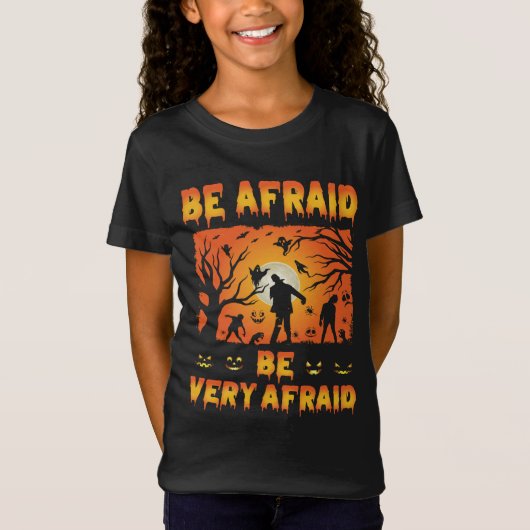 恐ろしく恐れる – 恐ろしいハロウィーンギフト Tシャツ (正面)