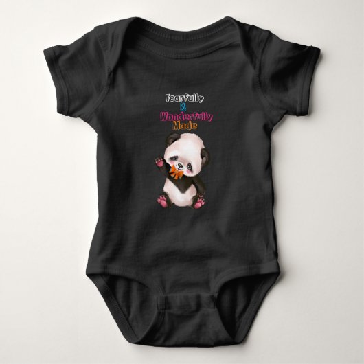 恐ろしく素晴らしく作られた可愛い ベビーボディスーツ (正面)