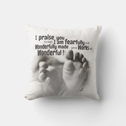 恐ろしく素晴らしく作られた クッション (正面)