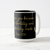 恐ろしく/素晴らしく作られたマグ ツートーンマグカップ (正面右)