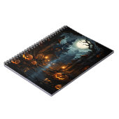 恐不気味ろしい旧市街のハロウィーンのカボチャ ノートブック (左側)