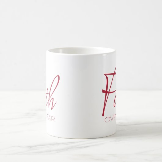 恐怖に対する信仰勇気付けられるの赤 コーヒーマグカップ (中央)