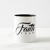 恐怖に対する信仰 ツートーンマグカップ (中央)